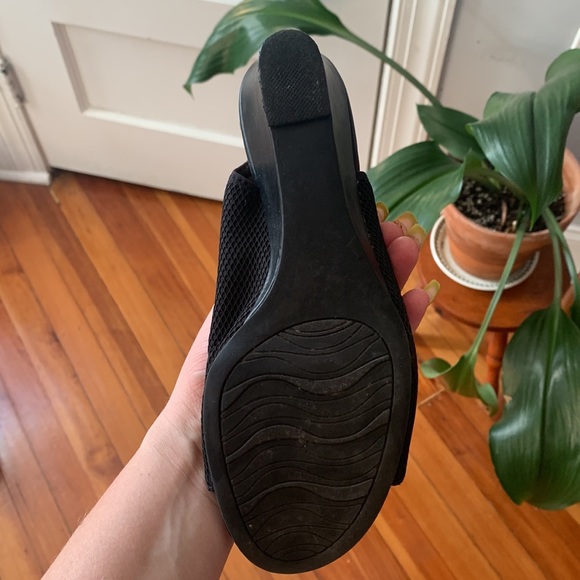 Funky stretchy black wedges - Picture 6 of 6